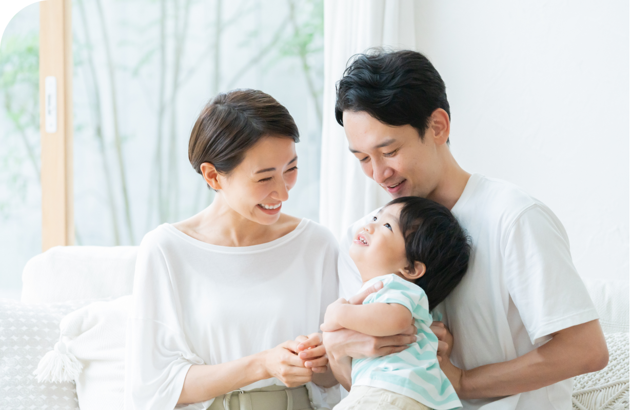 赤ちゃんと家族の写真