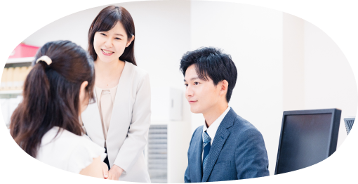 窓口で相談している写真